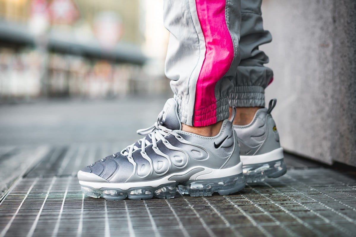 Grey nike hot sale vapormax plus